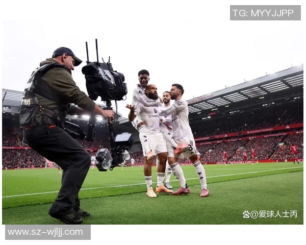 欧联杯曼联绝杀利物浦引发争议判罚全场沸腾瞬间回顾